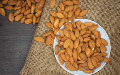 7 Amazing Benefits of Eating Soaked Almonds