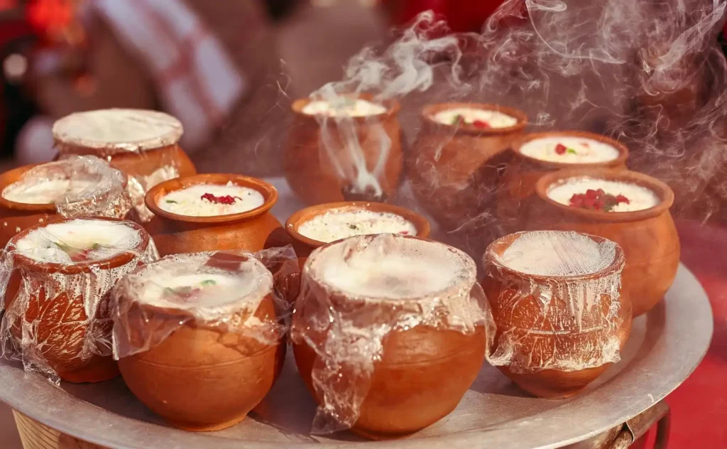 Small Matka kulfi cups served in a platter